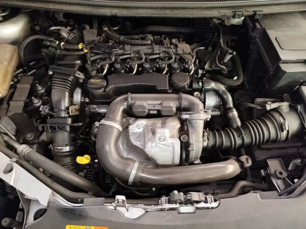 CONDENSADOR / RADIADOR  AIRE ACONDICIONADO FORD FOCUS BERLINA (CAP)