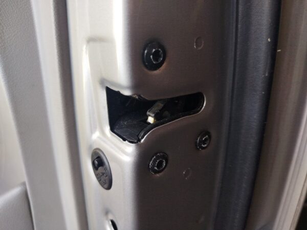 CERRADURA PUERTA TRASERA DERECHA HYUNDAI SONATA (NF)