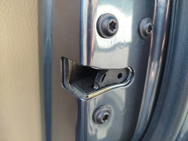 CERRADURA PUERTA DELANTERA DERECHA SSANGYONG RODIUS