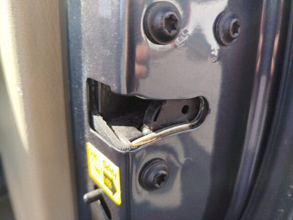 CERRADURA PUERTA TRASERA DERECHA SSANGYONG RODIUS