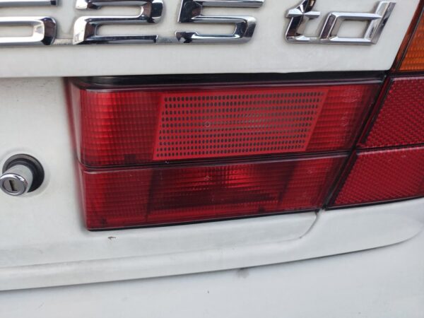 PILOTO TRASERO DERECHO INTERIOR BMW SERIE 5 BERLINA (E34)