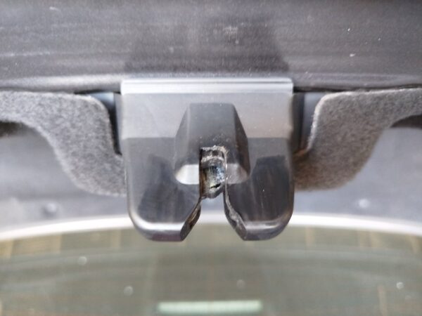 CERRADURA MALETERO / PORTON TOYOTA AVENSIS (T27)