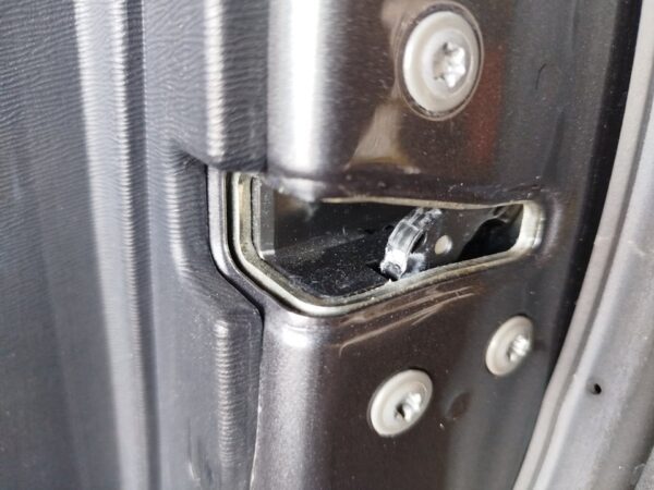 CERRADURA PUERTA DELANTERA DERECHA TOYOTA AVENSIS (T27)