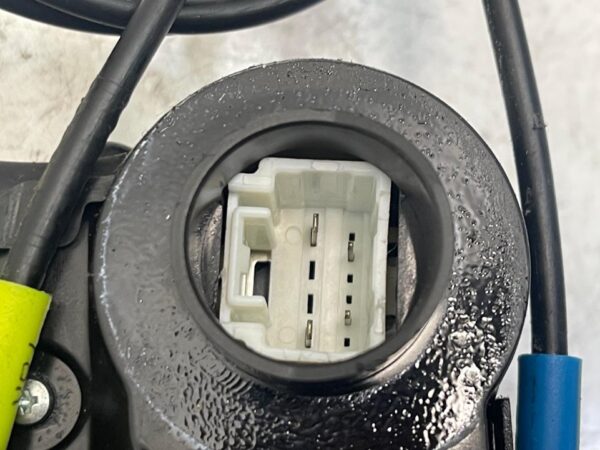 CERRADURA PUERTA TRASERA IZQUIERDA TOYOTA AVENSIS (T27)