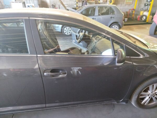 PUERTA DELANTERA DERECHA TOYOTA AVENSIS (T27)