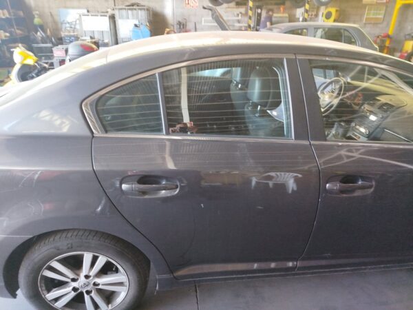 PUERTA TRASERA DERECHA TOYOTA AVENSIS (T27)
