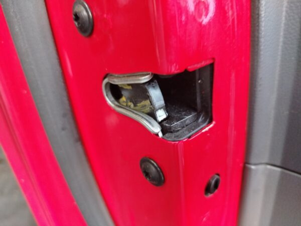 CERRADURA PUERTA TRASERA IZQUIERDA CHEVROLET CRUZE