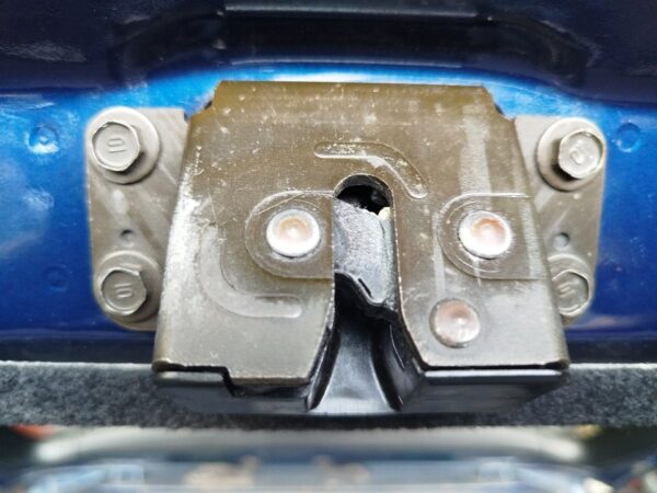 CERRADURA MALETERO / PORTON LEXUS RX 300 (MCU15)