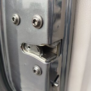 CERRADURA PUERTA TRASERA IZQUIERDA SSANGYONG RODIUS