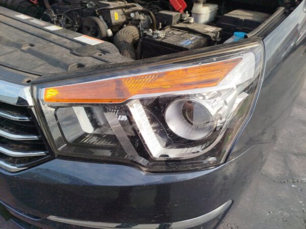 FARO IZQUIERDO SSANGYONG RODIUS