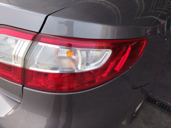 PILOTO TRASERO DERECHO RENAULT FLUENCE