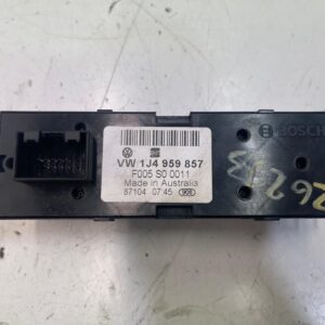 MANDO ELEVALUNAS DELANTERO IZQUIERDO VOLKSWAGEN GOLF IV BERLINA (1J1)(10.1997)