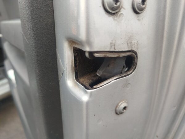 CERRADURA PUERTA DELANTERA DERECHA VOLKSWAGEN FOX (5Z1)(04.2005)