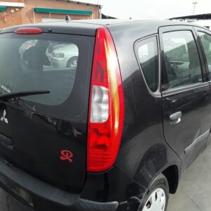 PILOTO TRASERO DERECHO MITSUBISHI COLT BERLINA 3 (Z30)