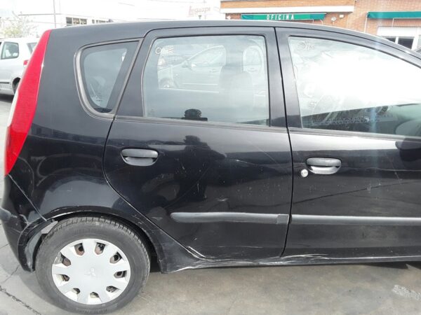 PUERTA TRASERA DERECHA MITSUBISHI COLT BERLINA 3 (Z30)
