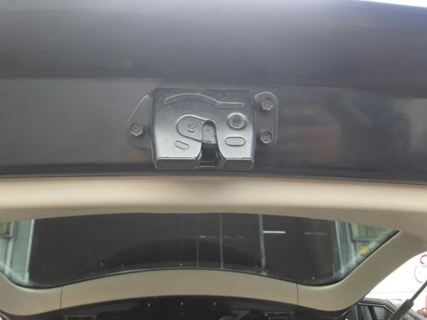 CERRADURA MALETERO / PORTON KIA CARENS (UN)