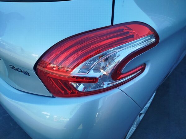 PILOTO TRASERO DERECHO PEUGEOT 208