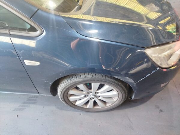 ALETA DELANTERA DERECHA OPEL ASTRA J BERLINA 5P