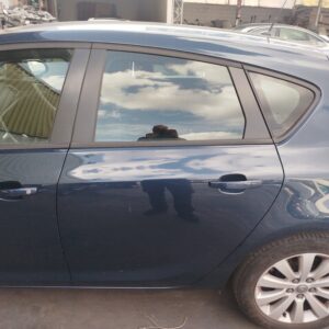 PUERTA TRASERA IZQUIERDA OPEL ASTRA J BERLINA 5P