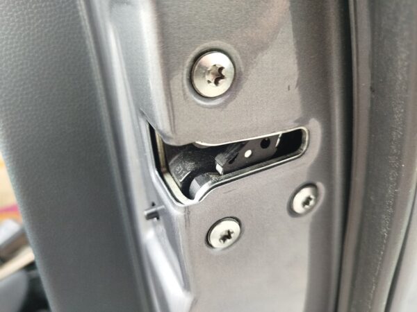 CERRADURA PUERTA TRASERA DERECHA HYUNDAI IX35 (EL/LM)