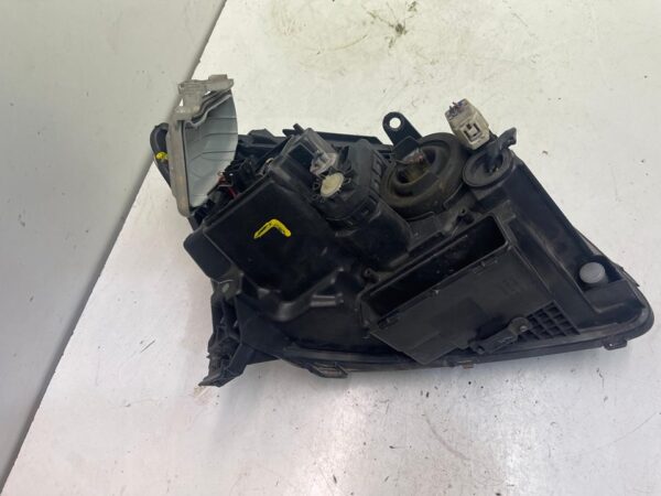 FARO IZQUIERDO TOYOTA AVENSIS BERLINA (T25)