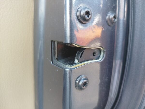 CERRADURA PUERTA DELANTERA DERECHA SSANGYONG RODIUS