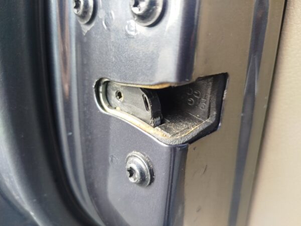 CERRADURA PUERTA DELANTERA IZQUIERDA SSANGYONG RODIUS