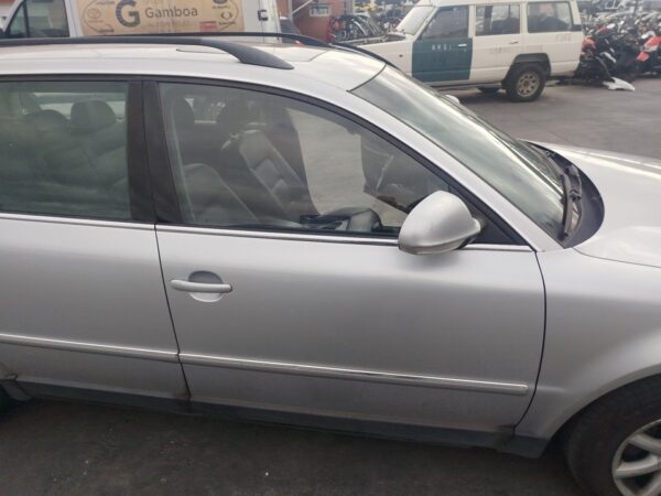 PUERTA DELANTERA DERECHA VOLKSWAGEN PASSAT VARIANT (3B6)