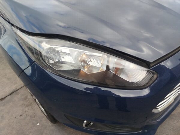 FARO DERECHO FORD FIESTA (CNN)