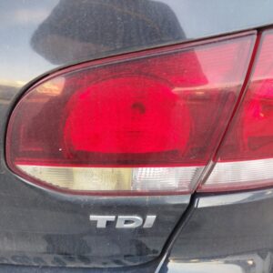 PILOTO TRASERO DERECHO INTERIOR VOLKSWAGEN GOLF VI (5K1)(10.2008)