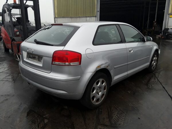 FARO DERECHO AUDI A3 - Imagen 4