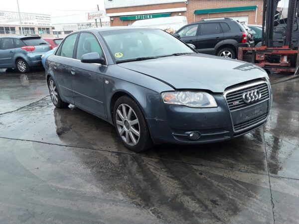 PILOTO TRASERO IZQUIERDO INTERIOR AUDI A4 BERLINA - Imagen 2