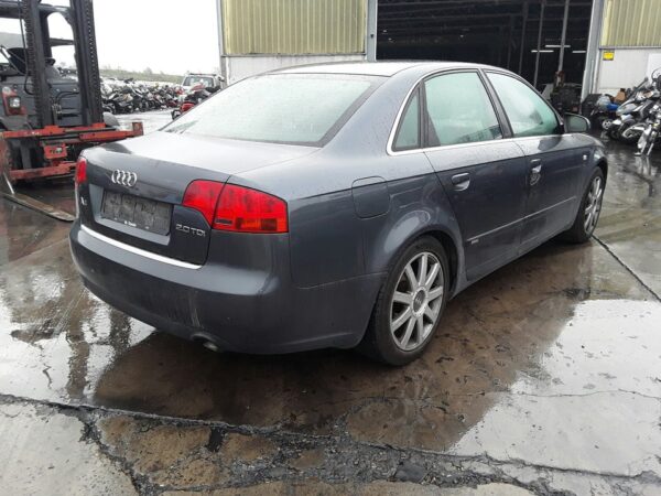 PILOTO TRASERO IZQUIERDO INTERIOR AUDI A4 BERLINA - Imagen 3