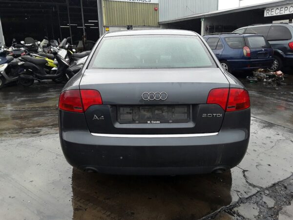 PILOTO TRASERO IZQUIERDO INTERIOR AUDI A4 BERLINA - Imagen 4