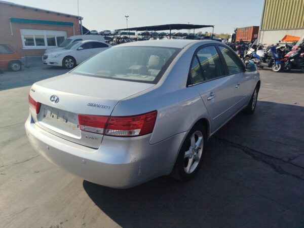 RADIADOR AGUA HYUNDAI SONATA (NF) - Imagen 5