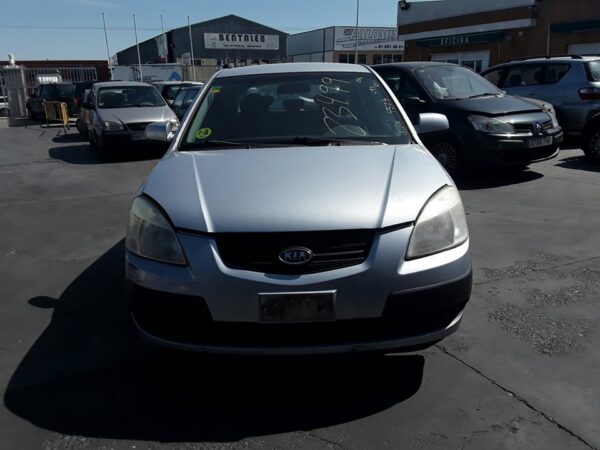 PILOTO TRASERO DERECHO KIA RIO - Imagen 2
