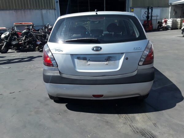 PILOTO TRASERO DERECHO KIA RIO - Imagen 4