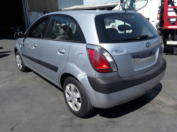 PILOTO TRASERO DERECHO KIA RIO - Imagen 5