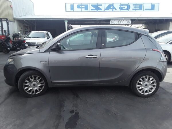 PORTON TRASERO LANCIA YPSILON (402) - Imagen 3