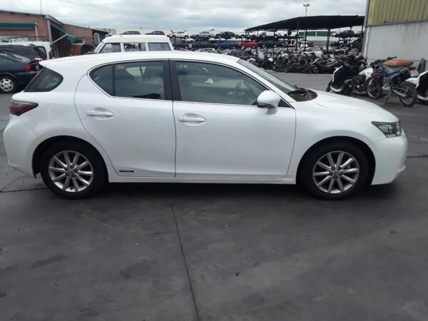 PILOTO TRASERO IZQUIERDO INTERIOR LEXUS CT (ZWA10) - Imagen 3