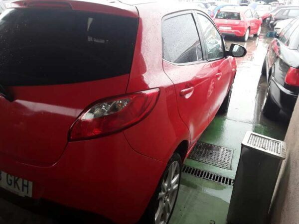 PILOTO TRASERO IZQUIERDO MAZDA 2 BERLINA (DE) - Imagen 3