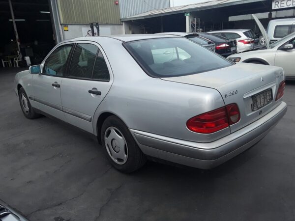 ELEVALUNAS DELANTERO IZQUIERDO MERCEDES CLASE E  BERLINA DIESEL - Imagen 5