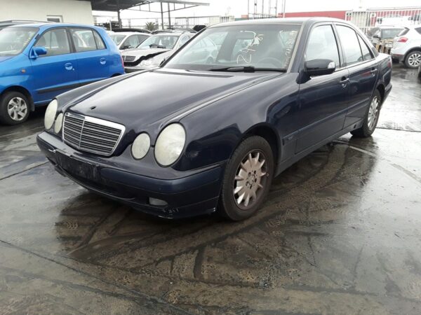 FARO IZQUIERDO MERCEDES CLASE E  BERLINA DIESEL - Imagen 2
