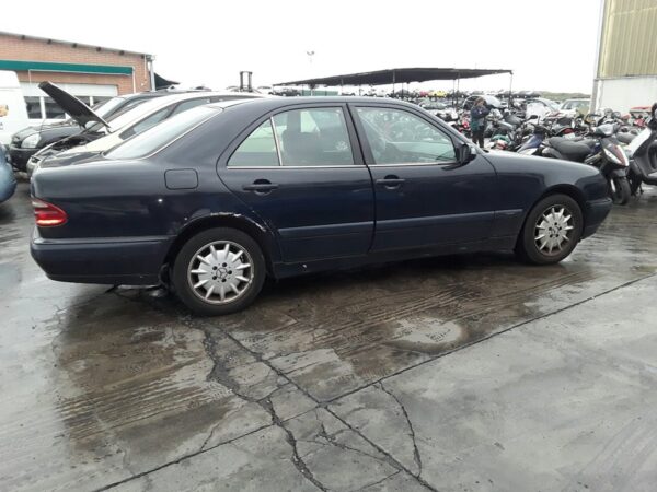 PILOTO TRASERO DERECHO MERCEDES CLASE E  BERLINA DIESEL - Imagen 5