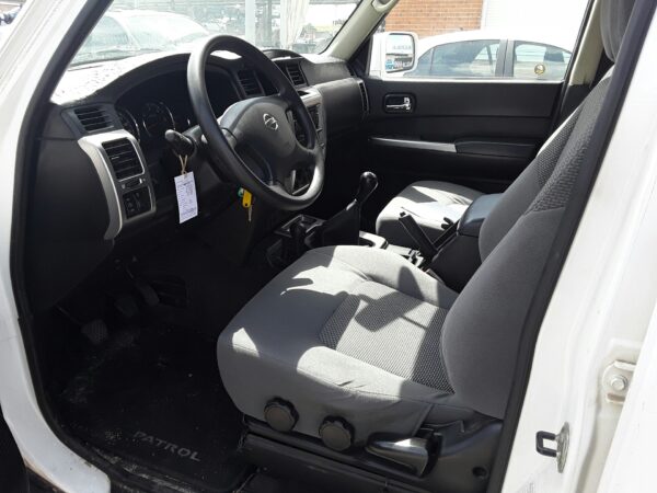 FARO DERECHO NISSAN PATROL GR - Imagen 4