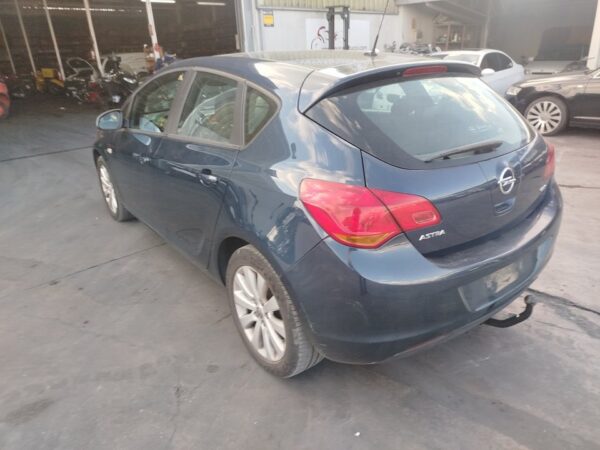 PILOTO TRASERO IZQUIERDO OPEL ASTRA J BERLINA 5P - Imagen 4