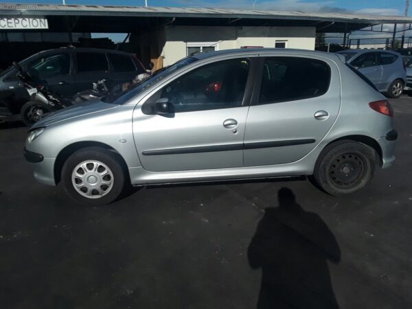 PILOTO TRASERO IZQUIERDO PEUGEOT 206 BERLINA - Imagen 3