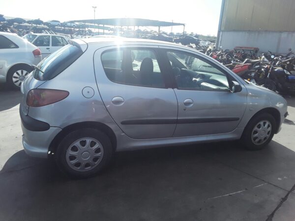 PILOTO TRASERO IZQUIERDO PEUGEOT 206 BERLINA - Imagen 5