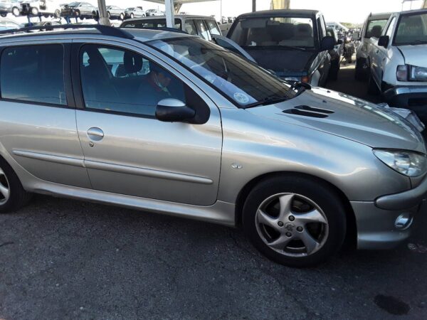 CAJA RELES / FUSIBLES PEUGEOT 206 SW - Imagen 2