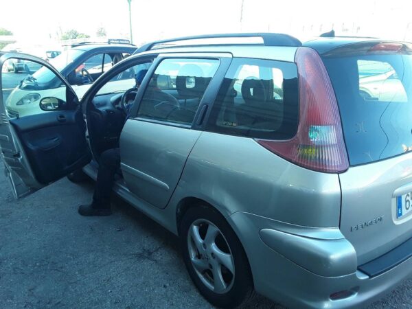 CAJA RELES / FUSIBLES PEUGEOT 206 SW - Imagen 4